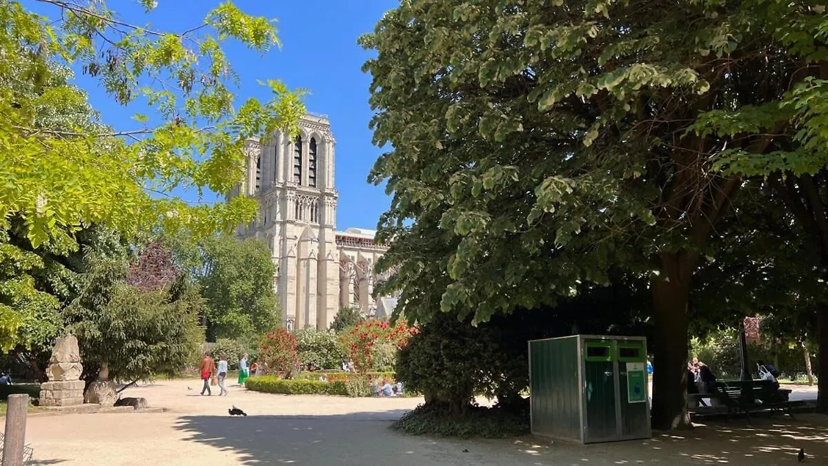 A Gem At Notre Dame شقة باريس