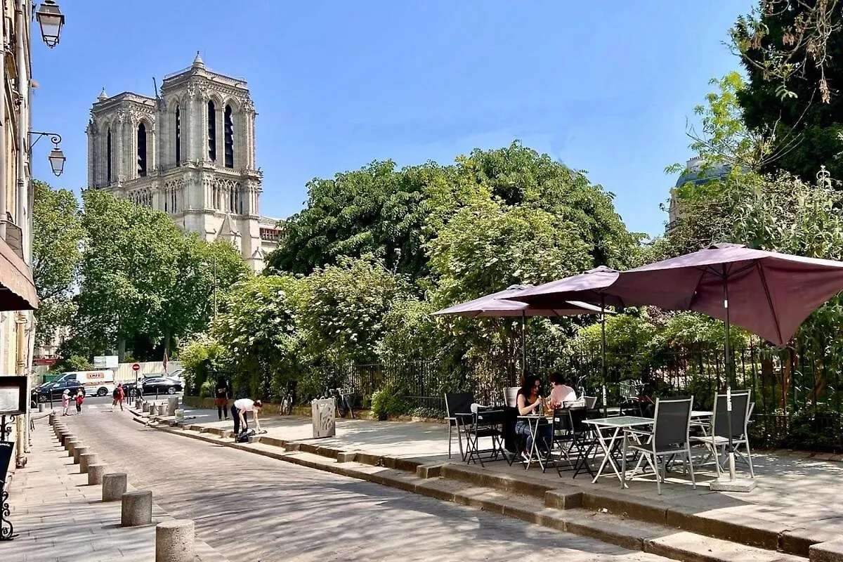 A Gem At Notre Dame شقة باريس